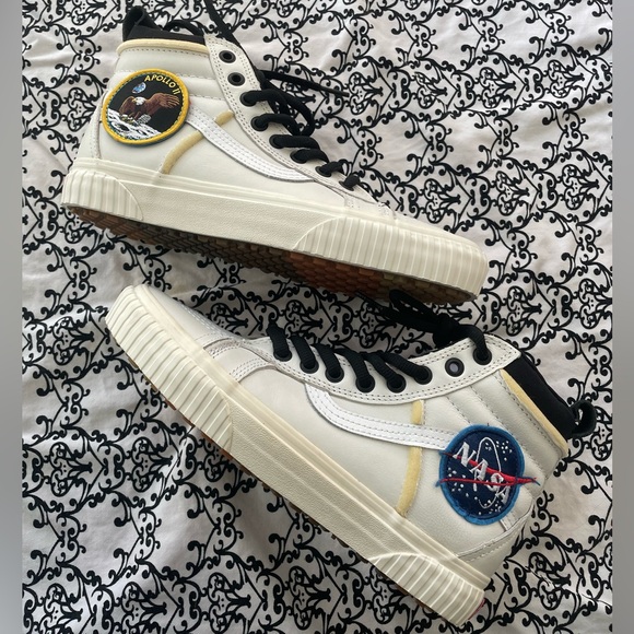 BNWOB VANS x NASA Sk8-Hi Unisex White Leather Sneakers Shoes Size 7Men/8.5Women - Picture 6 of 8